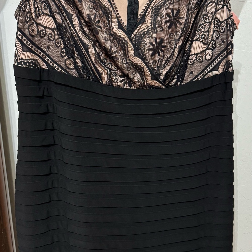 Signature Studio Black and Beige Vneck front and back Dress